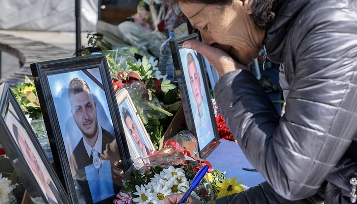 Република Северна Македония е в едноседмичен траурСтотици опечалени граждани преминаха