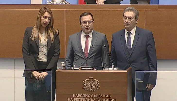 ГЕРБ-СДС спечели битката за председателския пост в КЕВРНародното събрание избра