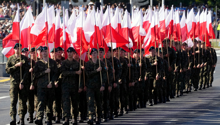 Варшава мобилизира гражданите си срещу руската заплахаПолша предприема безпрецедентни мерки