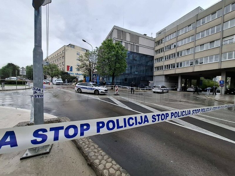 Инцидентът се случи в близост до полицейското управление и съдаМлад