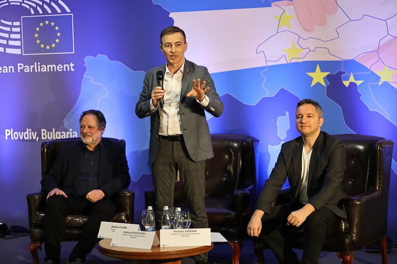 Андрей Ковачев и Кристиан Вигенин участваха в младежки форум в