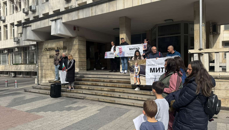 Близки и приятели на Димитър Малинов от Цалапица настояват за