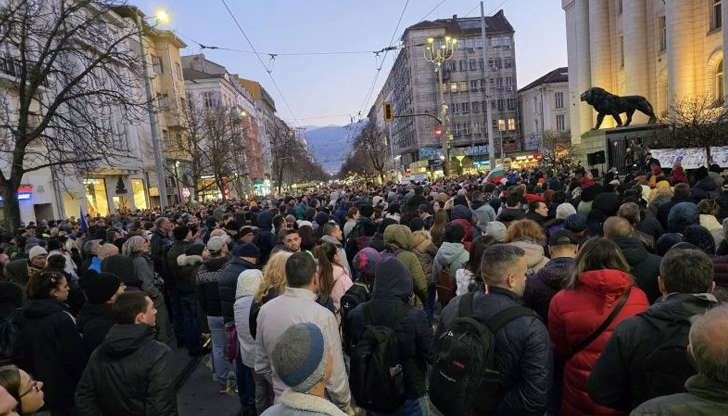 Демонстранти настояват за промени в Изборния кодекс и ВССХиляди граждани