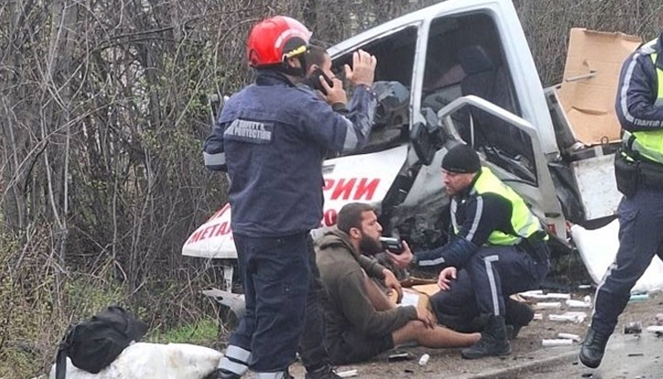 23-годишният мъж е управлявал бус Мерцедес Спринтер 312 Д23-годишен жител