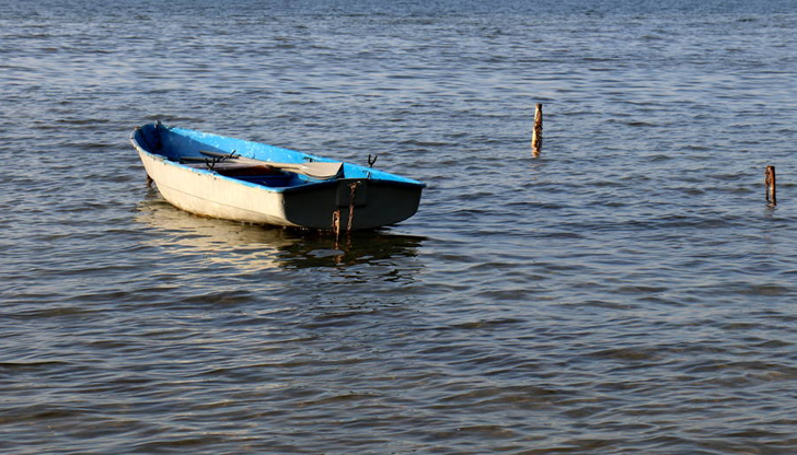 Рибари: Ваденето на снаряди и мини е наше ежедневиеРиболовен кораб