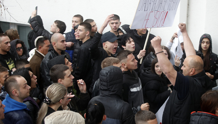 Полицаите са заподозрени за издаване на незаконни разрешителни на дискотека