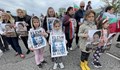 Граждани блокираха пътя  за София