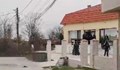 Маскирани полицаи нахлуха във Ветово заради мащабна измамна схема