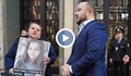 Почернени родители скандират "убийци" пред министъра на правосъдието