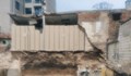 Опасен строеж във Варна срути стена на съседна къща