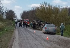 Трафикът в района е затруднен обезопасяването продължаваИнцидент с товарен автомобил