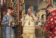 Сутрешна света Василиева литургия и вечерно Последование на 12 те евангелия