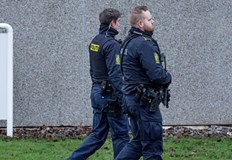 Възрастен мъж загубил контрол над колата си пред пекарна в