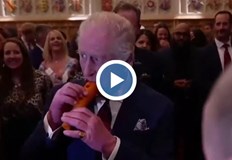 Кралят демонстрира музикални таланти с инструменти изработени от зеленчуци в