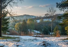 Метеоролозите предупреждават за усложнена пътна обстановкаНеобичайно студено време и снеговалежи