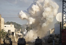 Жертвите включват жени и деца докато международната общност призовава за