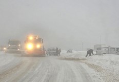 Повечето от колите са неподготвени за зимни условияПролетен сняг създаде