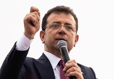 Турски съд отхвърли обжалването на ареста на отстранения кмет на