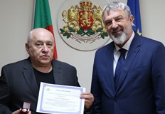 Признанието е за приноса му към културния живот в региона