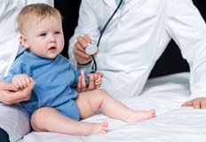 Медиците настояват за увеличение на основните заплатиЛекарите и медицинският персонал