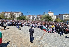 Протестиращите искат промяна в законите и по безопасни пътищаХиляди граждани се