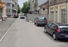 Строителна техника блокира централната улица следобед шофьорите трябва да търсят