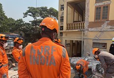 Спасителните операции са затруднени от срутени сгради и пропаднали пътищаЖертвите