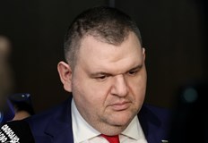 Пеевски застава зад управляващите при условие за ефективностДелян Пеевски председател