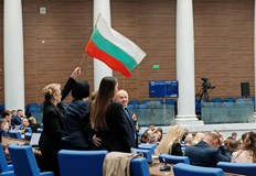 Лидерът на партията твърди че повече от месец нямат достъп