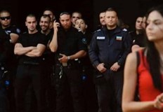 Това е дъщерята на Иван Петлешков която се труди като