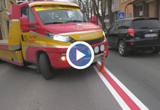 Собствениците на тежкотоварни автомобили вече срещат трудности при маневриранеВтори ден