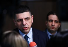 Пеевски е инсталирал собствената си операционна система на платформата на