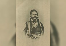 Знаменосец е бил Васил ЛевскиЛегендарният хайдушки войвода и революционер Панайот