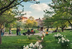 Температурите ще достигнат 18 градуса през празничния денНационалният институт по