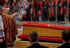 Светът се подготвя за мащабно погребение на духовния лидер този