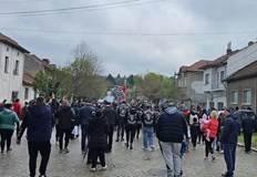 Протестиращите настояват за справедливост след смъртта на 12 годишната СиянаПротестиращи блокираха