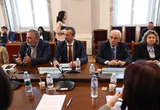 Здравният министър търси варианти за имунизация срещу варицела менингококови инфекции