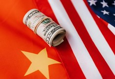 Световните борси реагират негативно на решениетоНапрежението в търговските отношения между