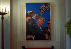 Новото произведение изобразява президента с вдигнат юмрук след атентата в