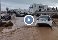 Сеизмична активност на Санторини и наводнения на Миконос и Парос