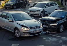 Три жени зад волана участват в произшествиетоВерижна катастрофа с три