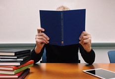 Висшето образование става все по предпочитан избор за българските зрелостнициСедем от