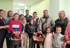 Стотици шарени яйца внесоха празнично настроение в УМБАЛ Канев Стотици ръчно