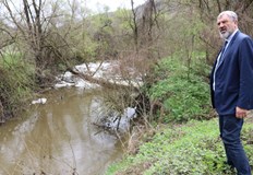 Областният управител на Русе търси причините за замърсяванетоНеобичайна бяла пяна