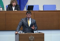 Ябълки за 2 лева се продават на училищата за 8