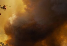 Пилотът е загиналТрагичен инцидент беляза борбата с опустошителните горски пожари