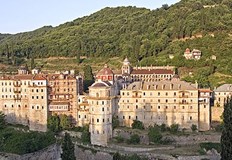 Изборът се проведе след кончината на архимандрит АмвросийВ деня на