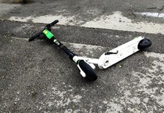 Поредният инцидент електрическа тротинетка в РусеТийнейджър управляващ електрическа тротинетка се