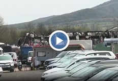Трима души пострадаха при инцидентаМащабен пожар е унищожил два автосервиза