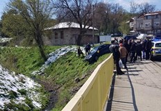 Кола с абитуриенти падна в дере в КарнобатДраматичен инцидент с